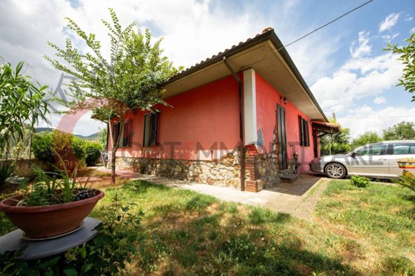 casa indipendente in vendita a Gavorrano in zona Ravi