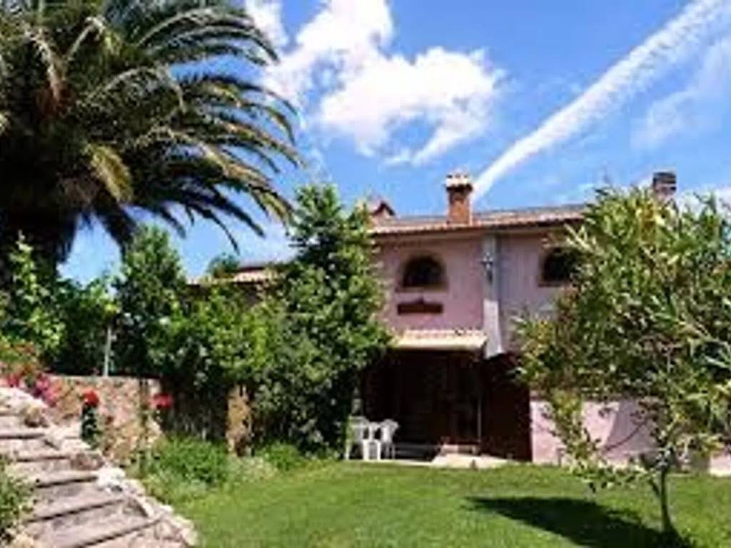 casa indipendente in vendita a Gavorrano in zona Ravi