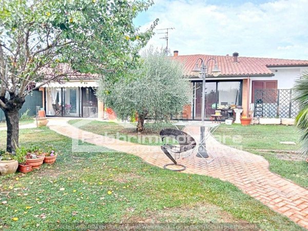 casa indipendente in vendita a Gavorrano in zona Giuncarico