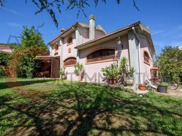 casa indipendente in vendita a Gavorrano in zona Ravi