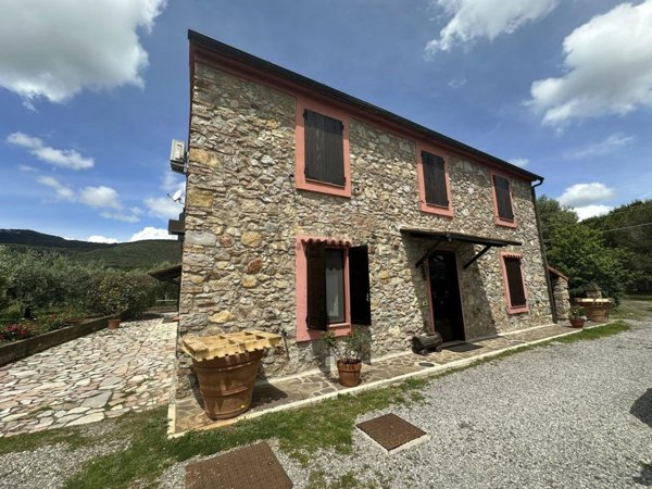 casale in vendita a Gavorrano in zona Ravi