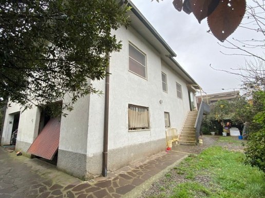 casa indipendente in vendita a Gavorrano