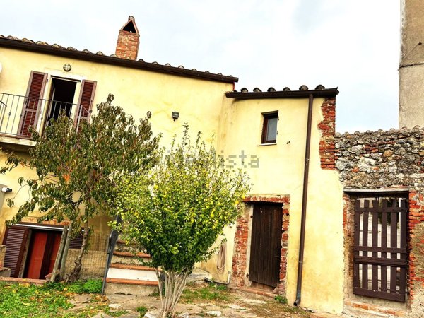 casa indipendente in vendita a Gavorrano