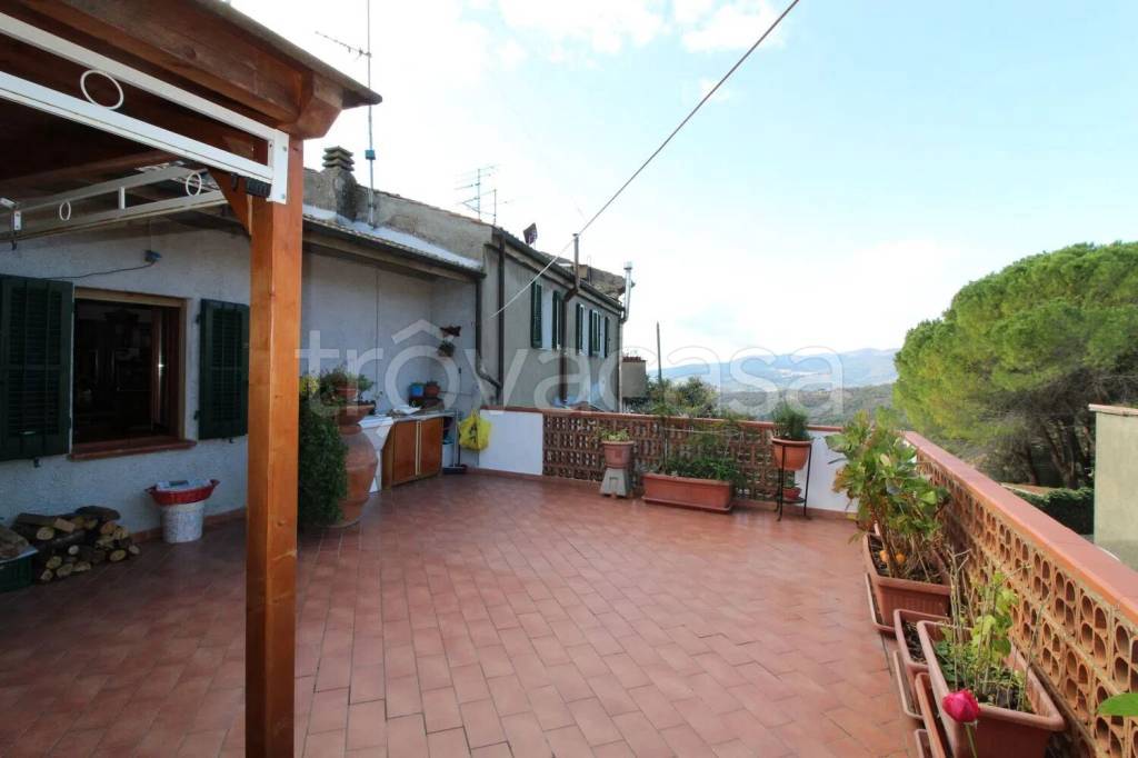 casa indipendente in vendita a Gavorrano in zona Giuncarico