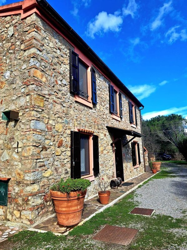 casale in vendita a Gavorrano in zona Ravi