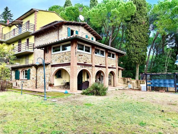casa indipendente in vendita a Gavorrano in zona Ravi