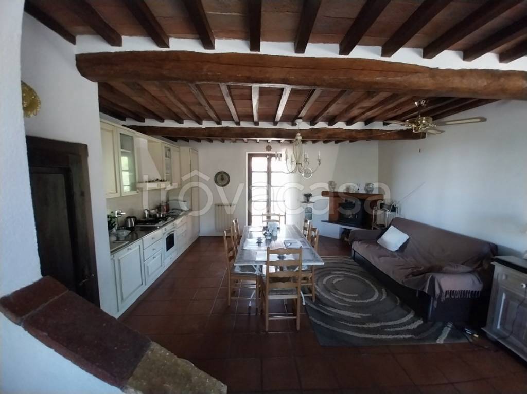 casa indipendente in vendita a Gavorrano in zona Ravi