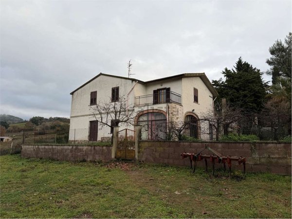 casa indipendente in vendita a Gavorrano