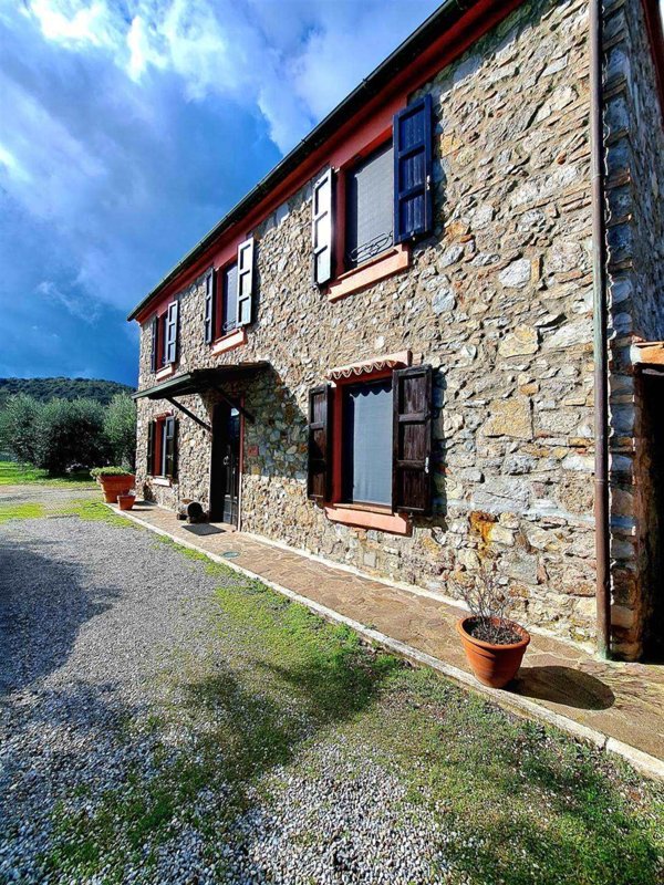 casa indipendente in vendita a Gavorrano in zona Ravi