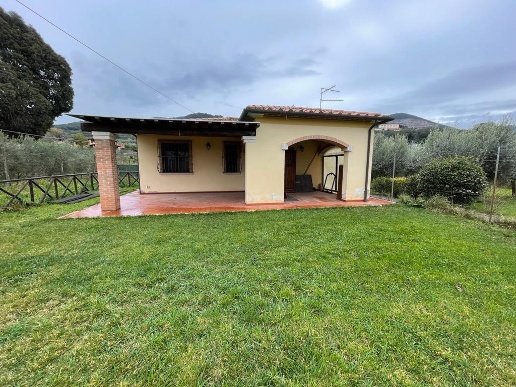 casa indipendente in vendita a Gavorrano