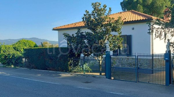 casa indipendente in vendita a Gavorrano
