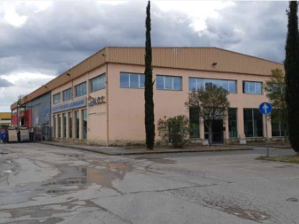 locale commerciale in vendita a Gavorrano