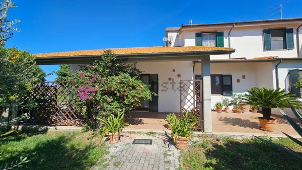casa indipendente in vendita a Grosseto in zona Principina a Mare