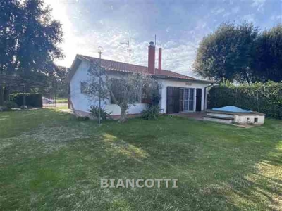 casa indipendente in vendita a Grosseto in zona Principina a Mare