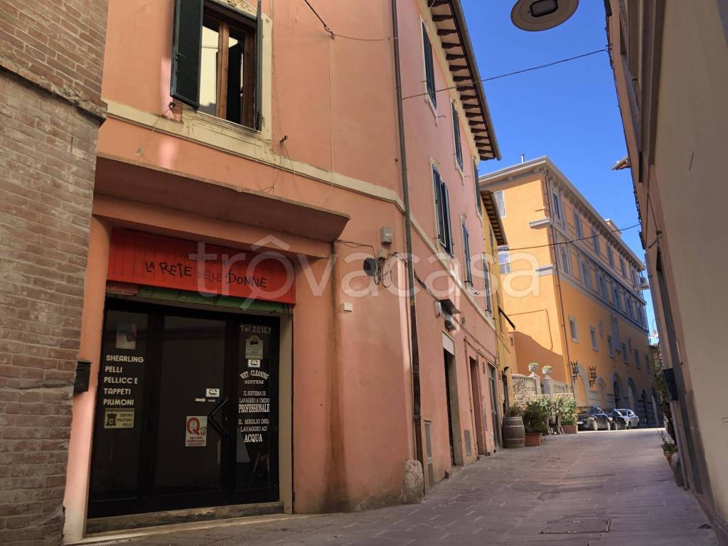 locale commerciale in vendita a Grosseto in zona Centro Città