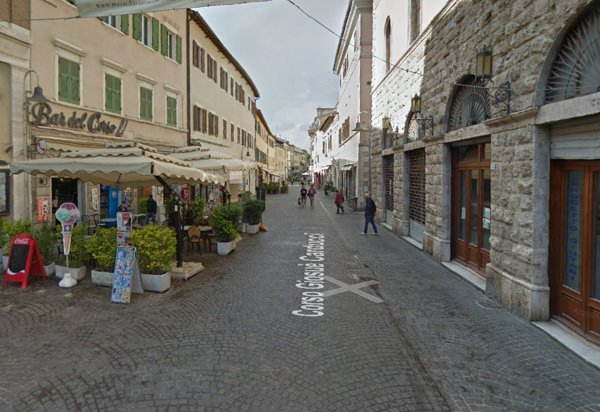 negozio in vendita a Grosseto in zona Centro Città