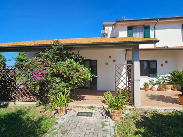 casa indipendente in vendita a Grosseto in zona Principina a Mare