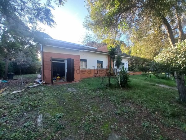 casa indipendente in vendita a Grosseto in zona Principina a Mare