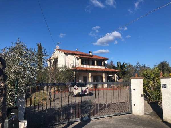 casa indipendente in vendita a Grosseto in zona Principina a Terra