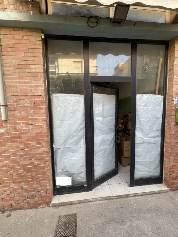negozio in vendita a Grosseto in zona Principina a Mare