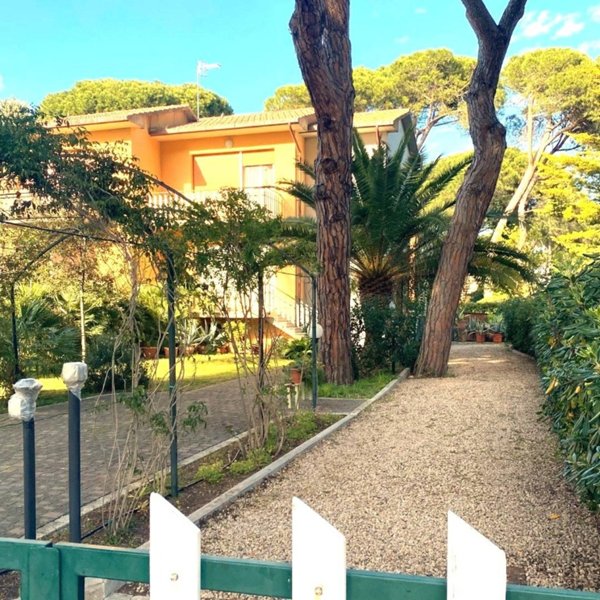 casa indipendente in vendita a Grosseto in zona Principina a Mare