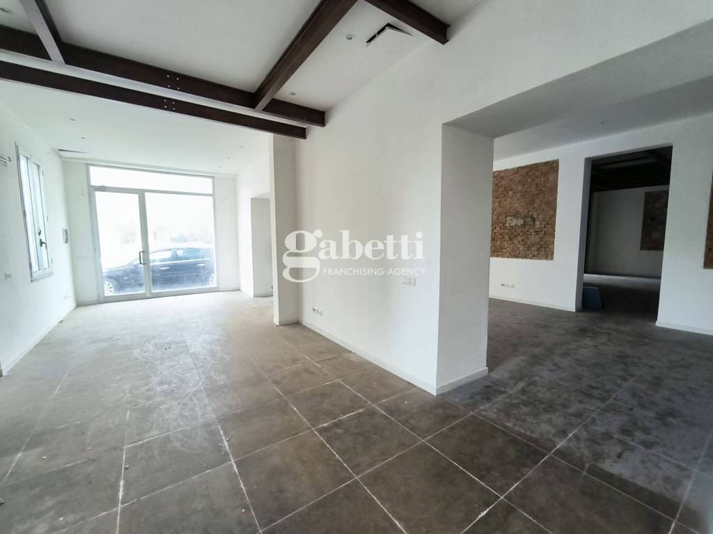 negozio in vendita a Grosseto in zona Centro Città