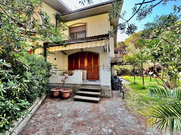 pentavano in vendita a Grosseto in zona Principina a Mare