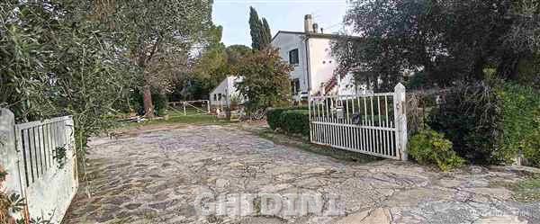 casa indipendente in vendita a Grosseto in zona Bagno Roselle