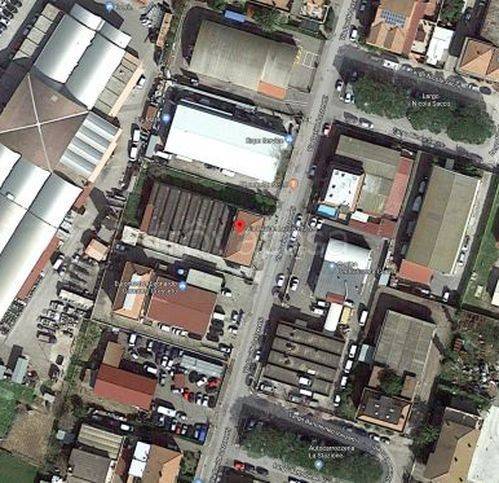 locale commerciale in vendita a Grosseto