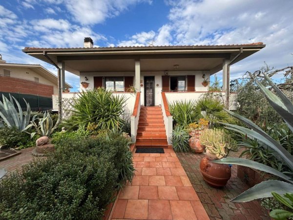 casa indipendente in vendita a Grosseto in zona Santa Maria di Rispescia