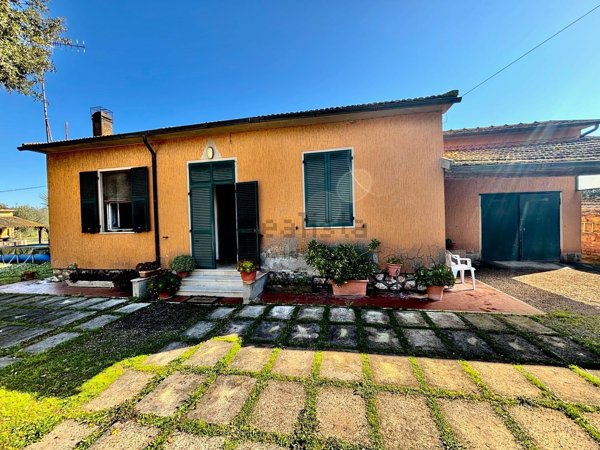 quadrivano in vendita a Grosseto in zona Principina a Terra