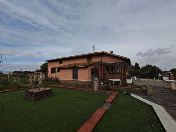 casa indipendente in vendita a Grosseto in zona Principina a Terra