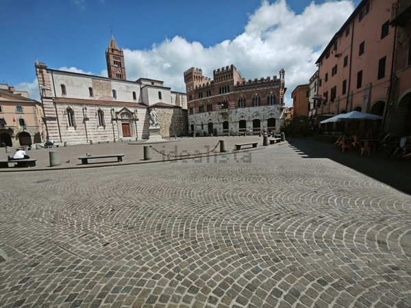locale commerciale in vendita a Grosseto in zona Centro Città
