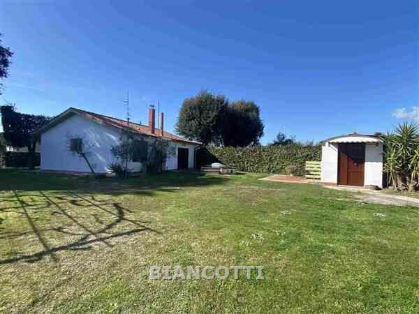 casa indipendente in vendita a Grosseto in zona Principina a Mare