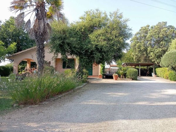 casa indipendente in vendita a Grosseto in zona Enaoli