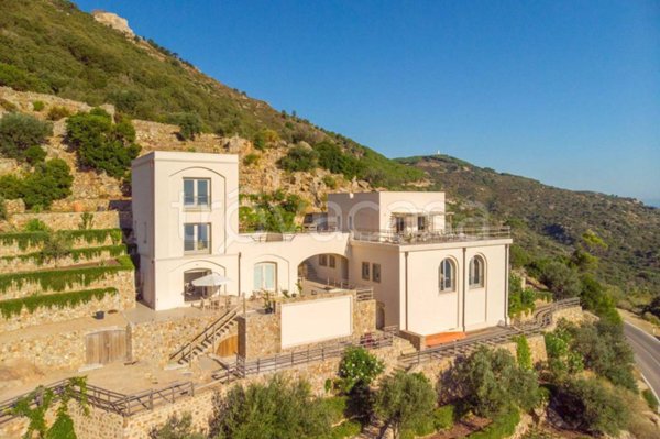 casa indipendente in vendita ad Isola del Giglio in zona Giglio Porto