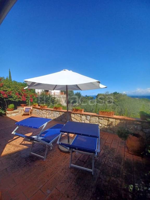 casa indipendente in vendita ad Isola del Giglio in zona Giglio Porto