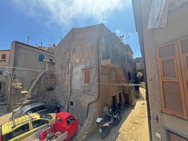 appartamento in vendita ad Isola del Giglio in zona Giglio Castello