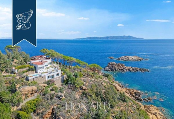 casa indipendente in vendita ad Isola del Giglio in zona Giglio Porto
