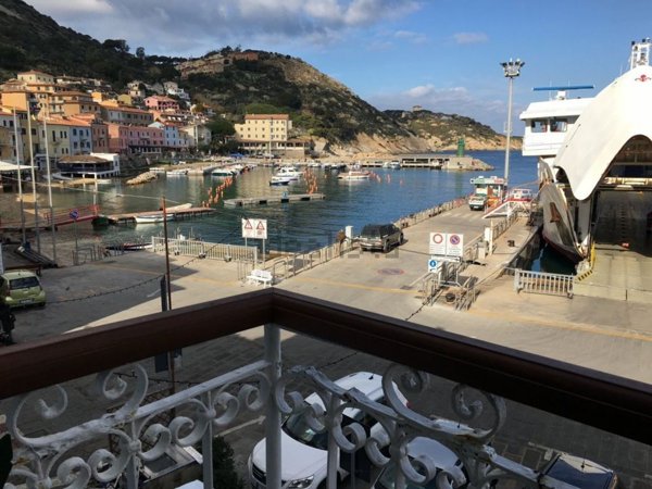 appartamento in vendita ad Isola del Giglio in zona Giglio Porto