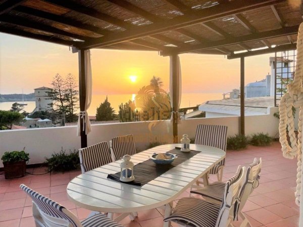 casa indipendente in vendita ad Isola del Giglio in zona Giglio Campese