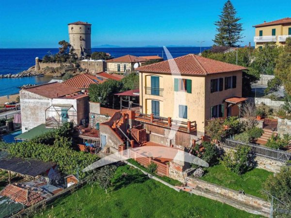 casa indipendente in vendita ad Isola del Giglio in zona Giglio Campese