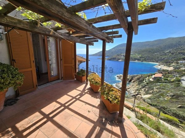 appartamento in vendita ad Isola del Giglio in zona Giglio Porto