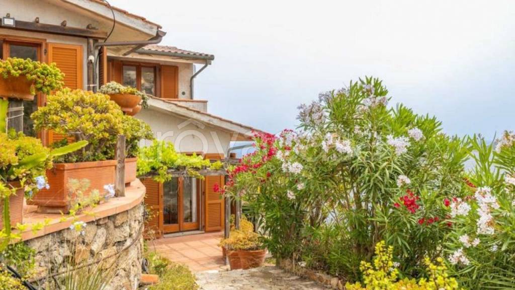 appartamento in vendita ad Isola del Giglio in zona Giglio Porto