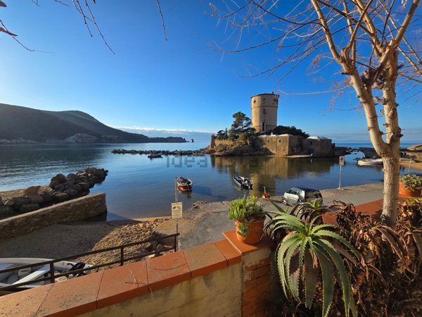 appartamento in vendita ad Isola del Giglio in zona Giglio Campese