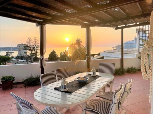 casa indipendente in vendita ad Isola del Giglio in zona Giglio Campese