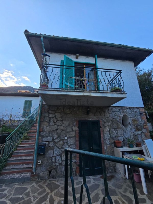 casa indipendente in vendita ad Isola del Giglio in zona Giglio Porto