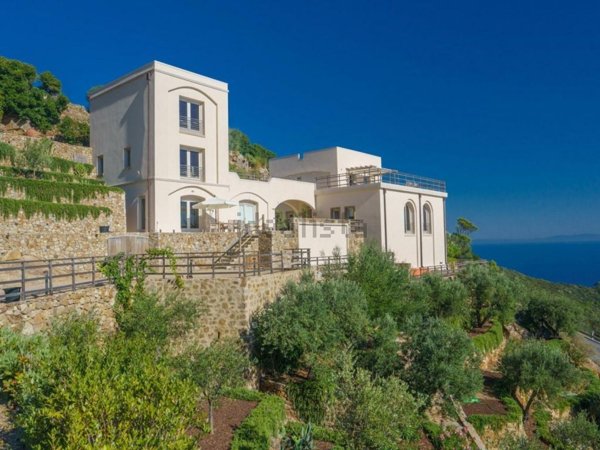 casa indipendente in vendita ad Isola del Giglio in zona Giglio Porto