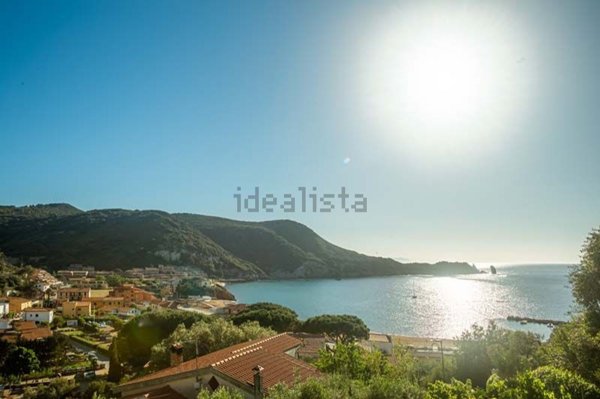 casa indipendente in vendita ad Isola del Giglio in zona Giglio Campese