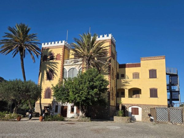 negozio in vendita ad Isola del Giglio in zona Giglio Porto